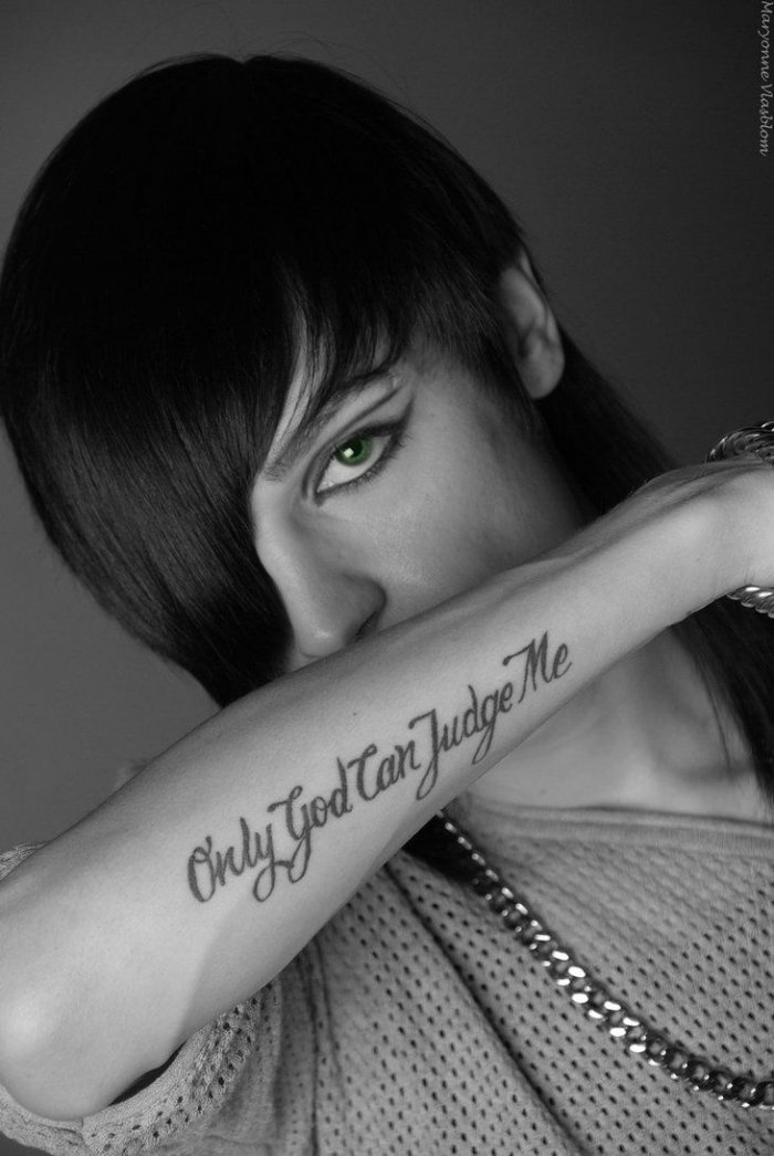 Татуировки для девушек надписи