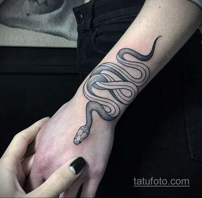 Маленькие тату на запястье для мужчин