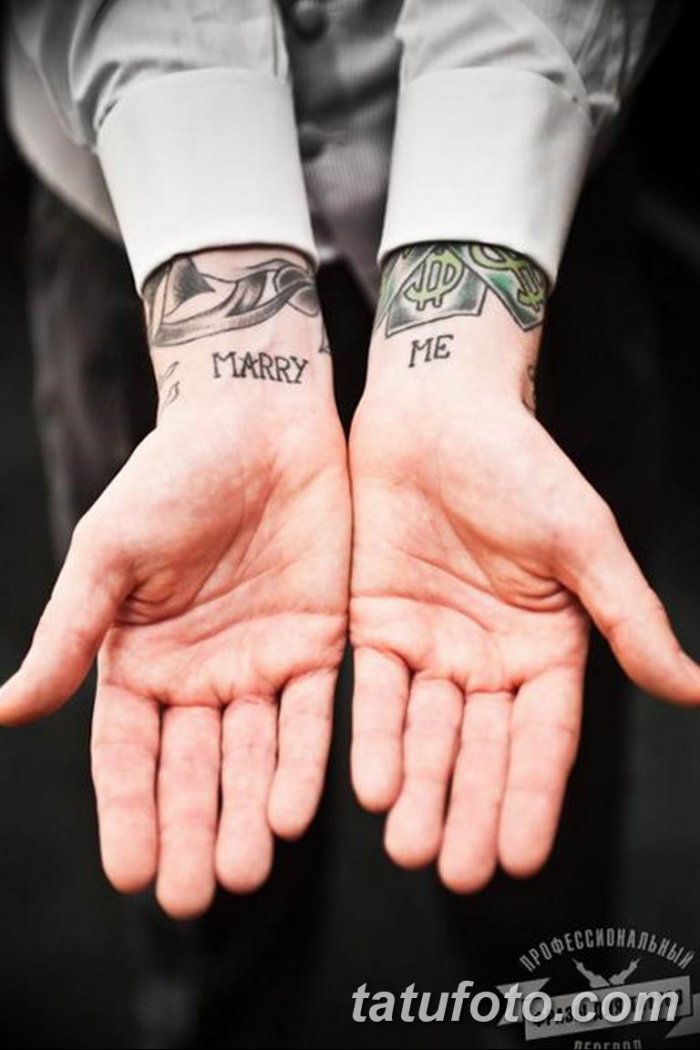 Цветные тату на запястье для мужчин