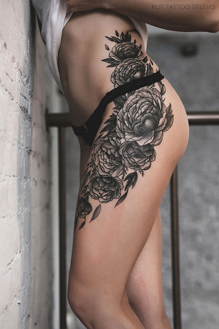Женские тату на теле с боку