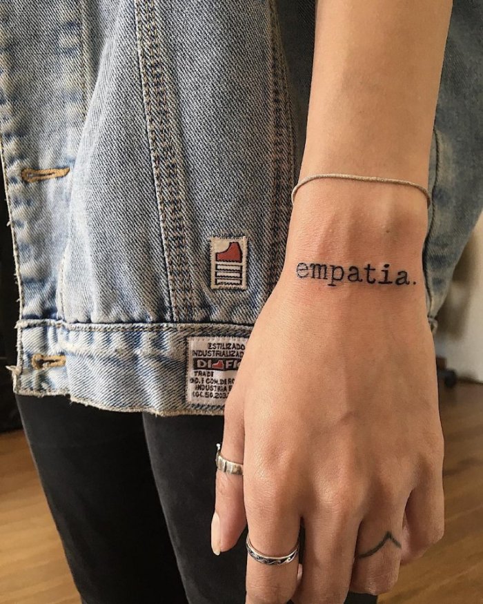 Тату хной на руке для девушек