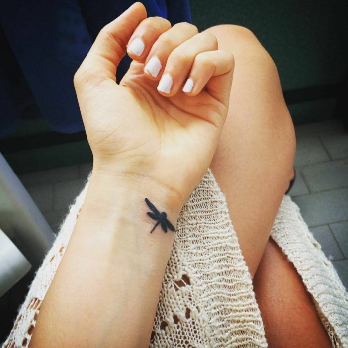 Тату на запястье