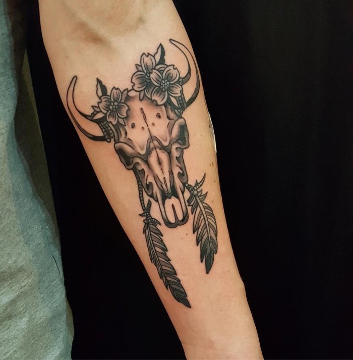 Тату на предплечье мужские цветные