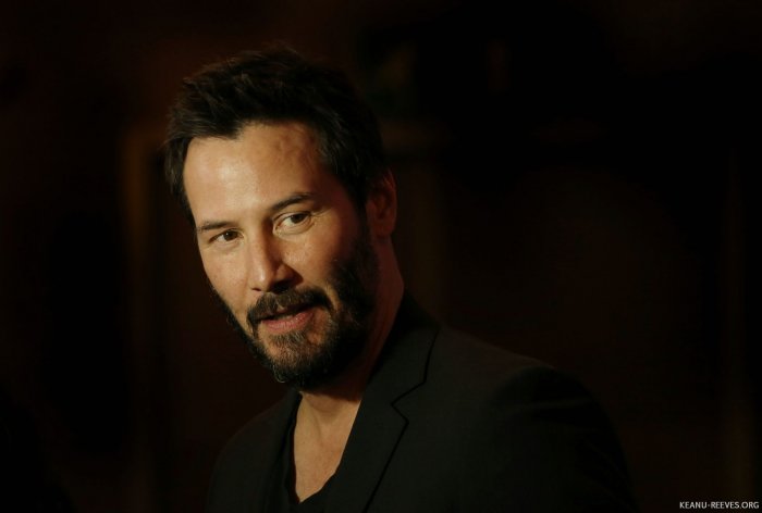 Киану Ривз с длинными волосами