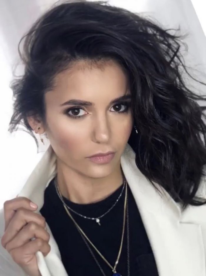 Актриса Нина Добрев