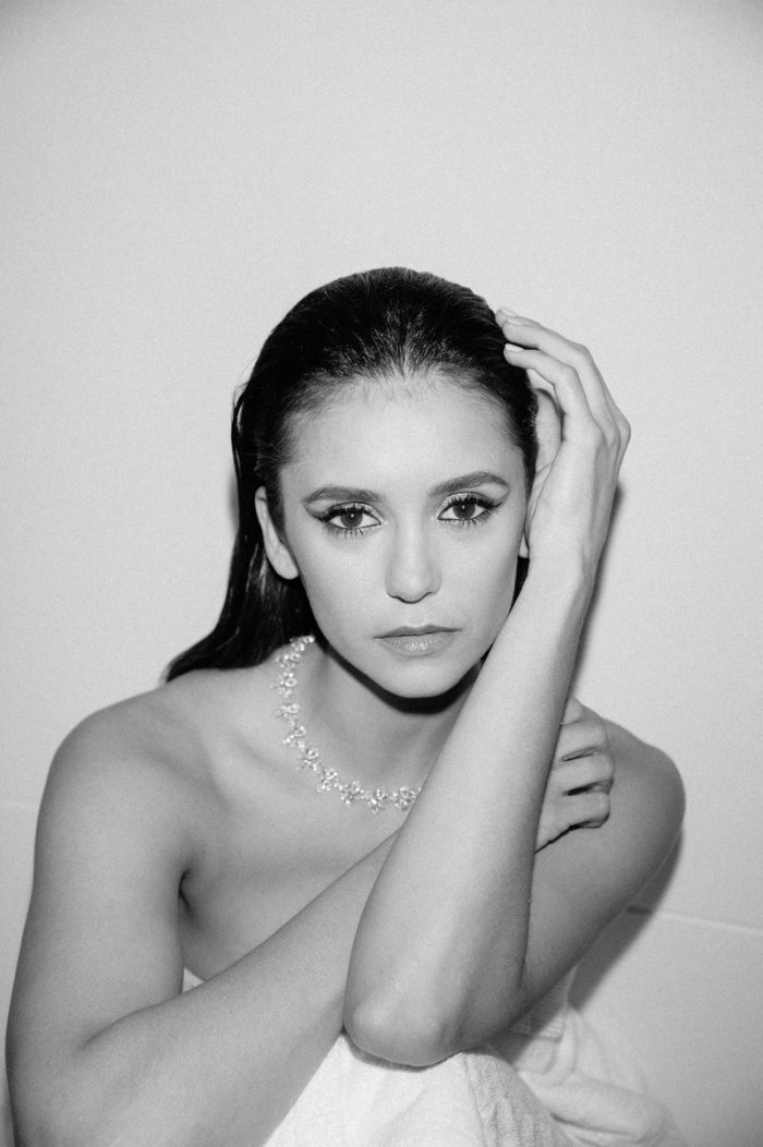 Нина Добрев фото