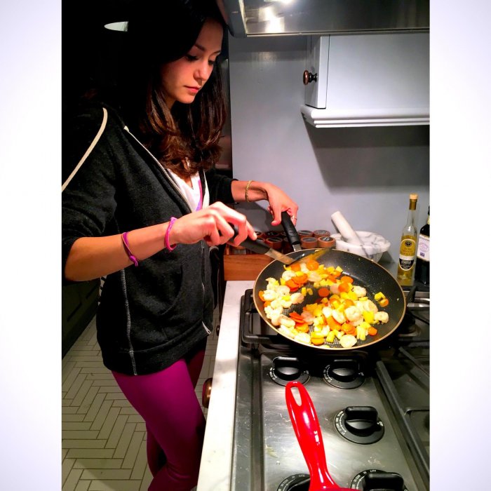 Нина Добрев в 25