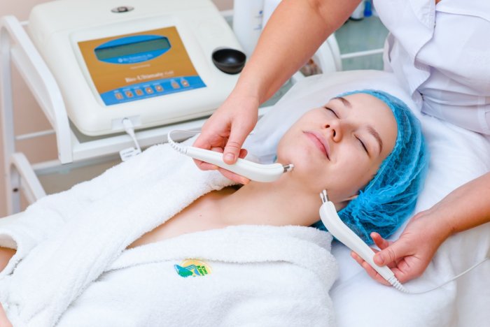 Микротоковый лимфодренаж лица