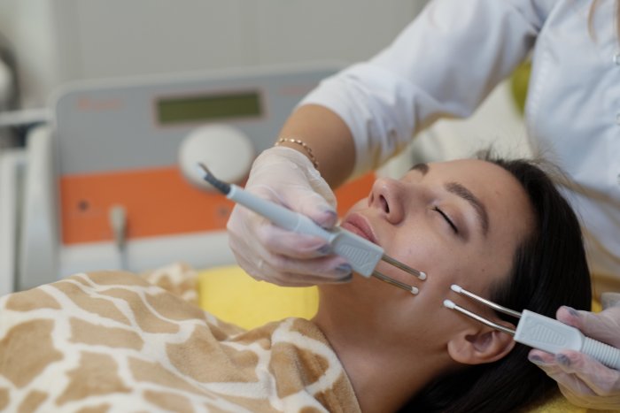 Микротоковая терапия лица