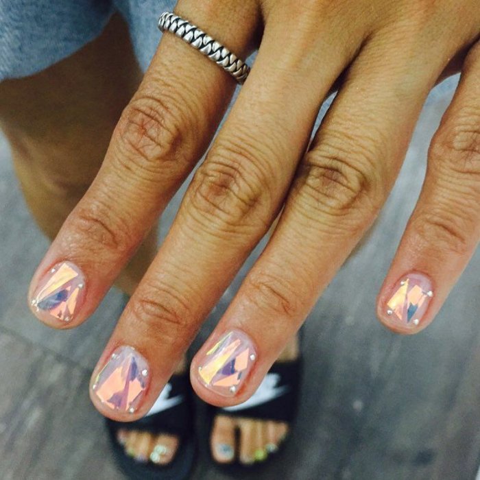 Красивый маникюр в роддом