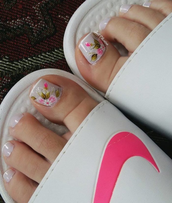 Маникюр на короткие ногти в роддом