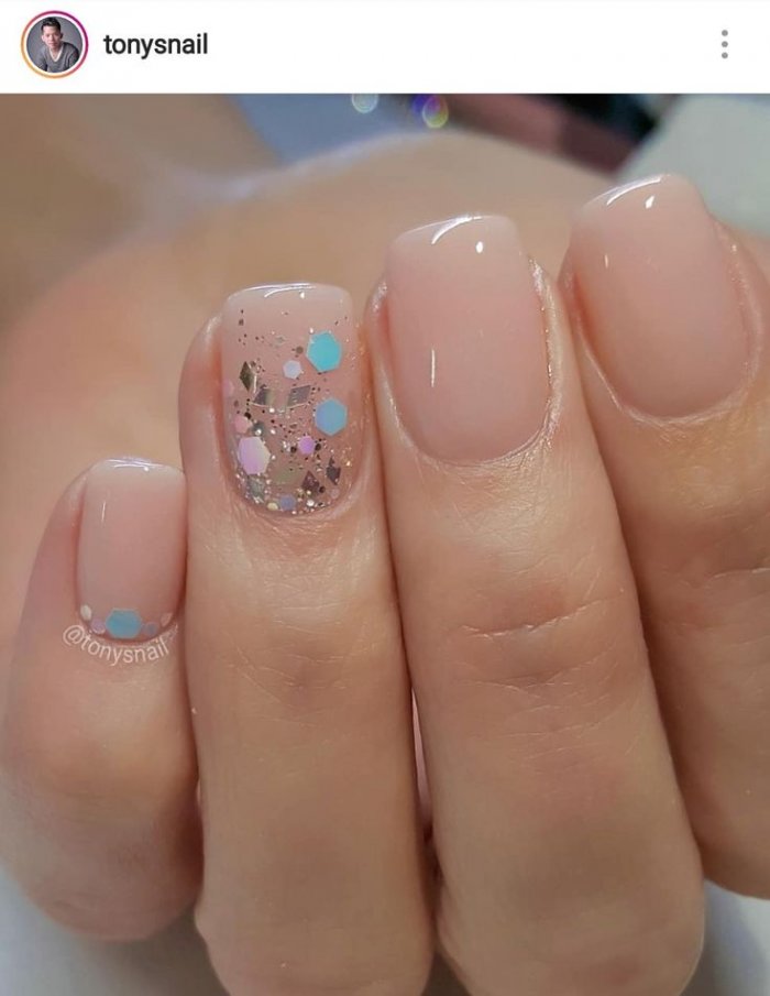 Голубой маникюр на детские ногти