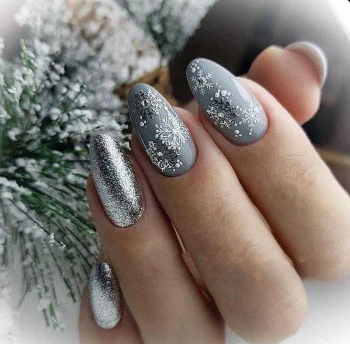 Зимний маникюр