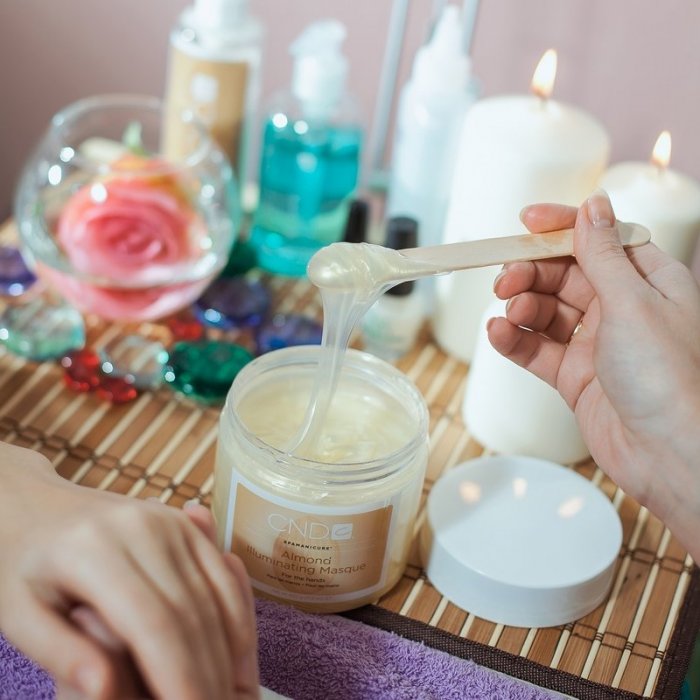 Дарю маникюр