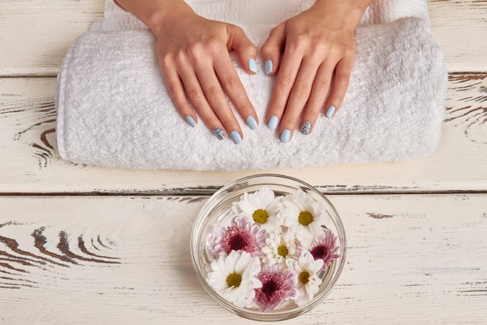 Беременная в спа маникюр