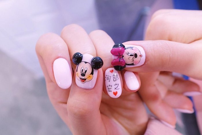 Маникюр Микки Маус
