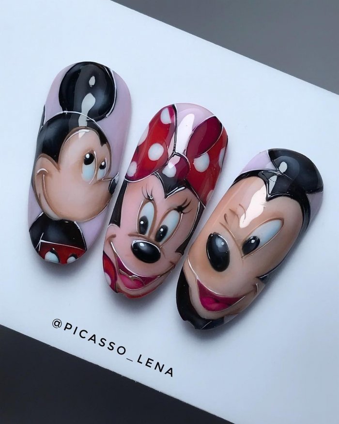 Минни Маус на ногтях