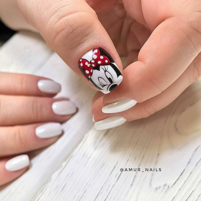 Ногти с Микки Маусом