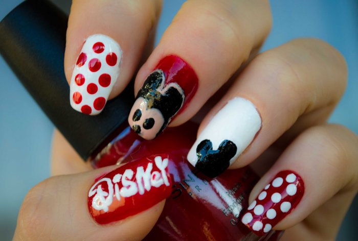 Минни Маус на ногтях