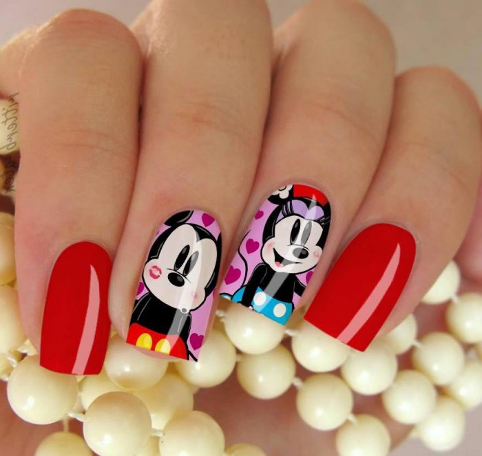 Микки Маус на ногтях