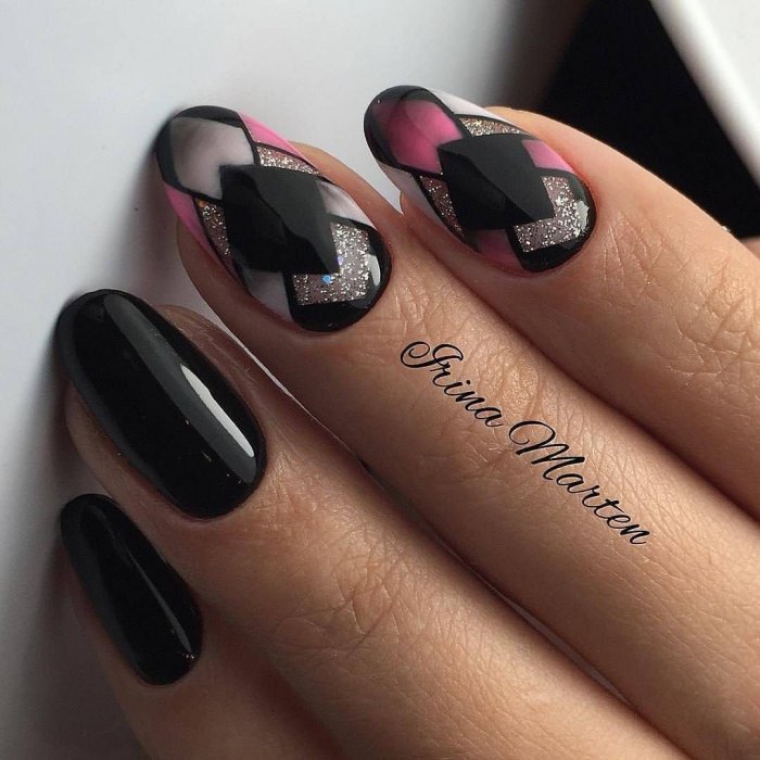 Чёрно-белый маникюр