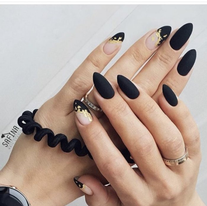 Красивый маникюр черно белый