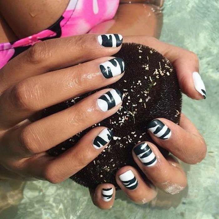 Черно белый маникюр
