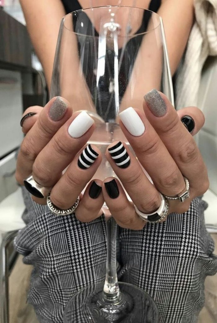 Ногти в черно белом цвете