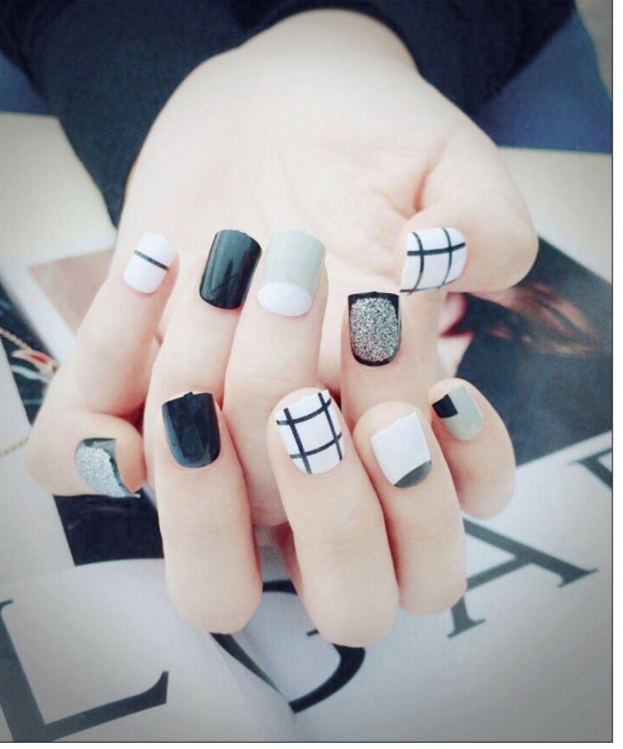 Красивые ногти черно белые