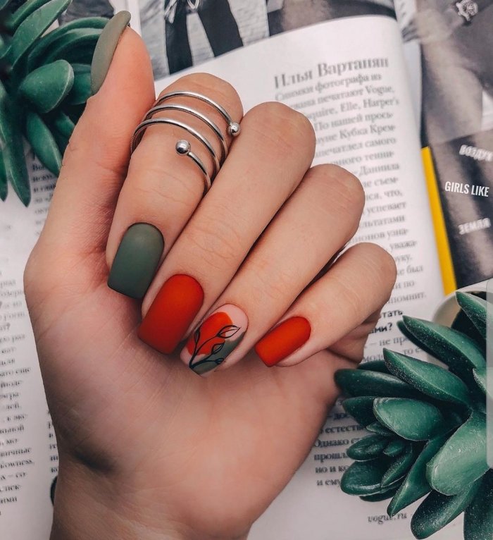 Новогодний маникюр 2022 года