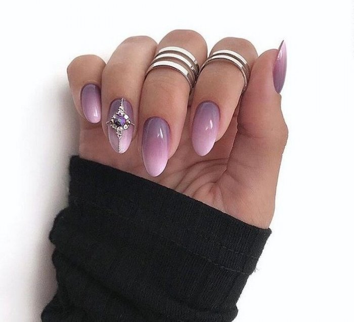 Новогодний дизайн ногтей 2021