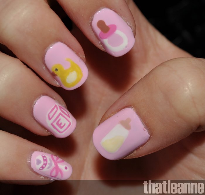 Модный маникюр с птичкой