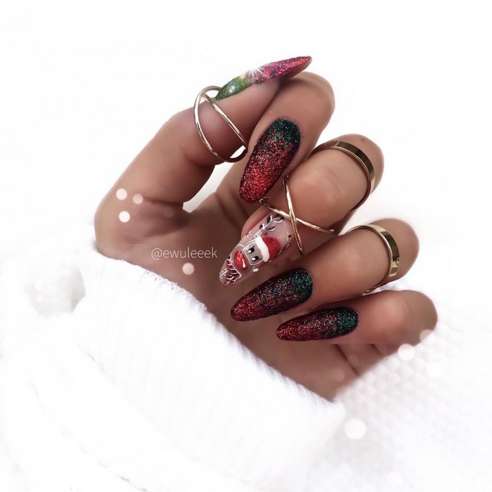 Новогодний маникюр красный с золотом