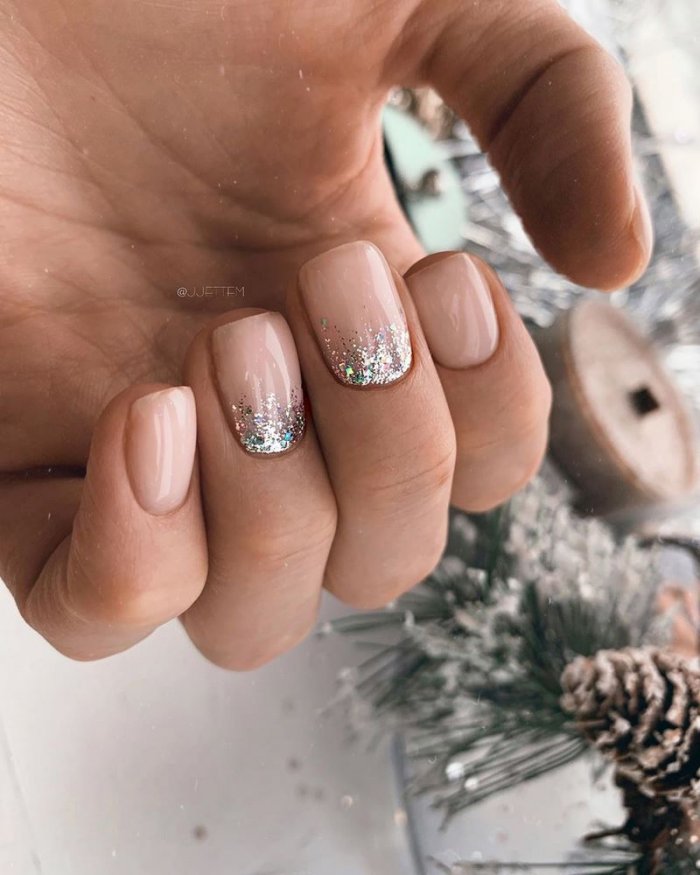 Маникюр на новый год 2021