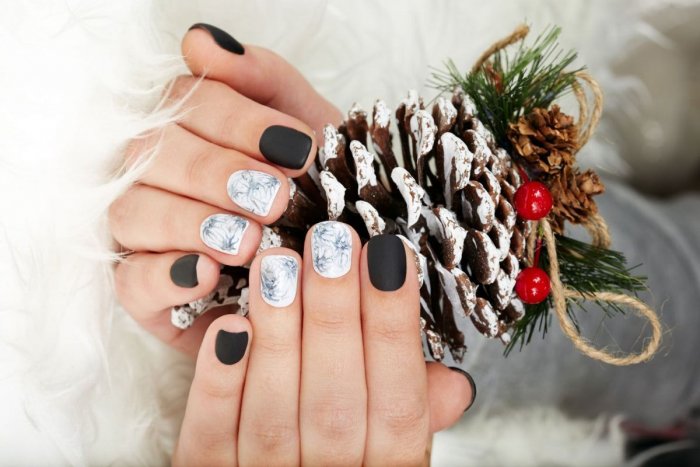 Зимний маникюр 2021
