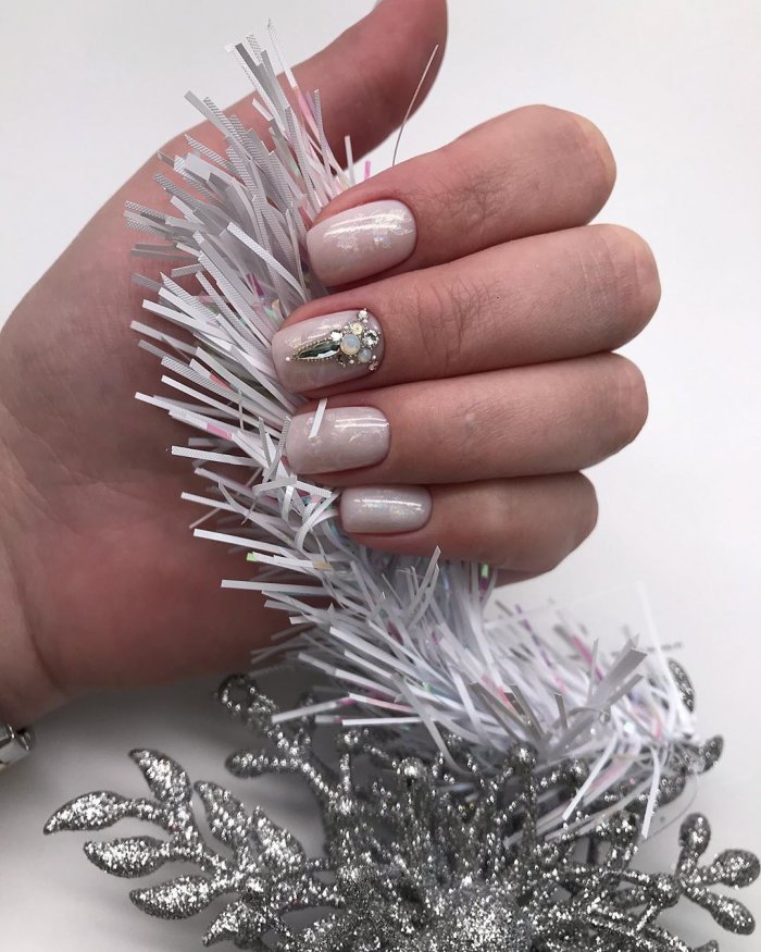 Модные оттенки маникюр в 2020 года