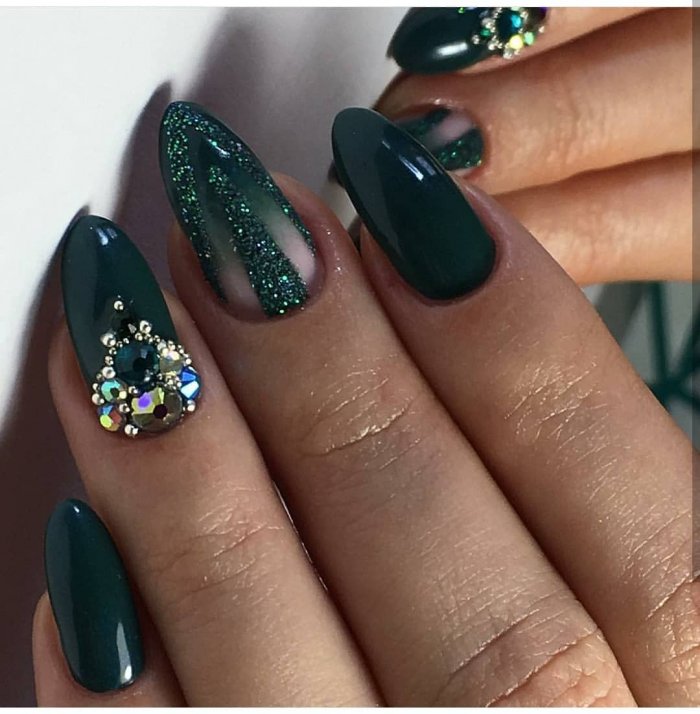 Зимний маникюр 2021