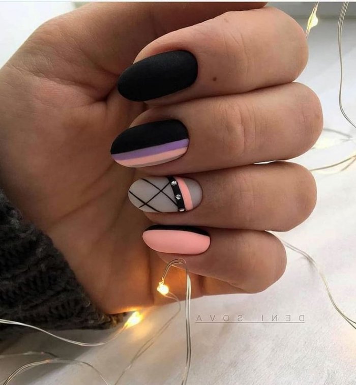 Новогодний маникюр 2021 на короткие ногти