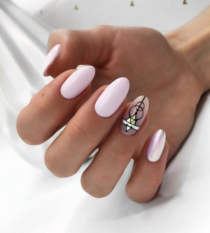 Маникюр на короткие квадратные ногти с блестками