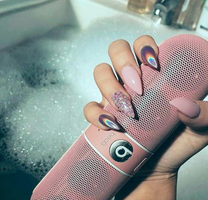 Дизайн ногтей на день рождения