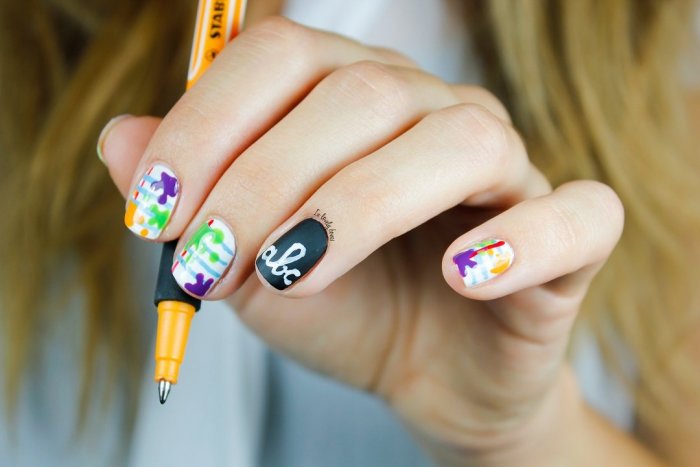 Школьный дизайн ногтей