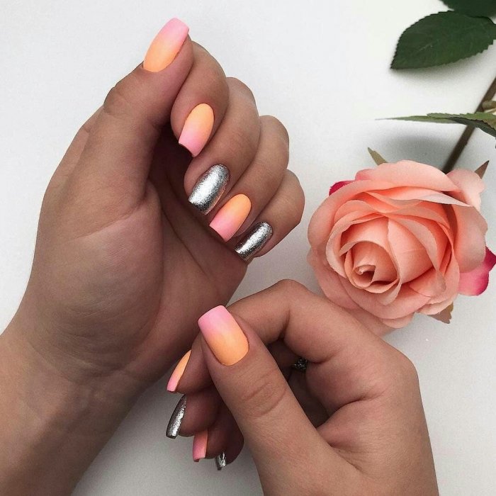 Ногти яркие молодежные