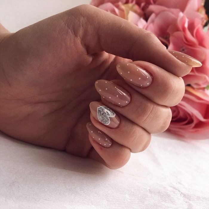 Романтичный маникюр