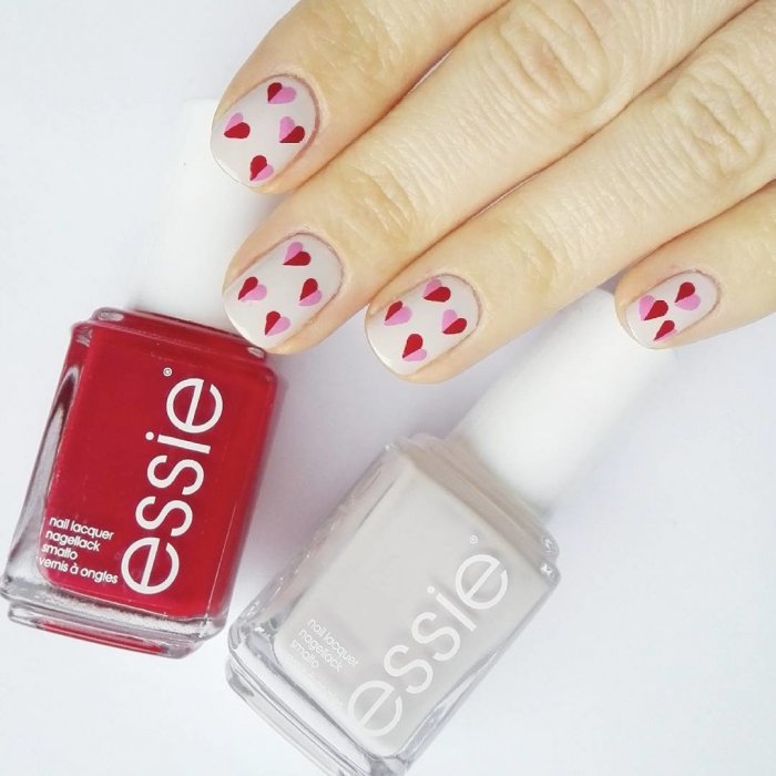 Ногти с сердечками