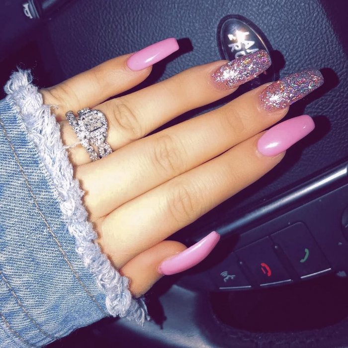 Маникюр с котятами ко Дню влюбленных