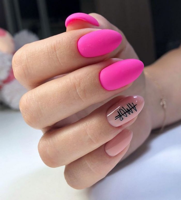 Маникюр с датой отношений