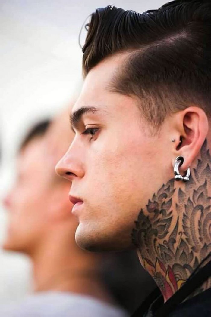 тату на шее