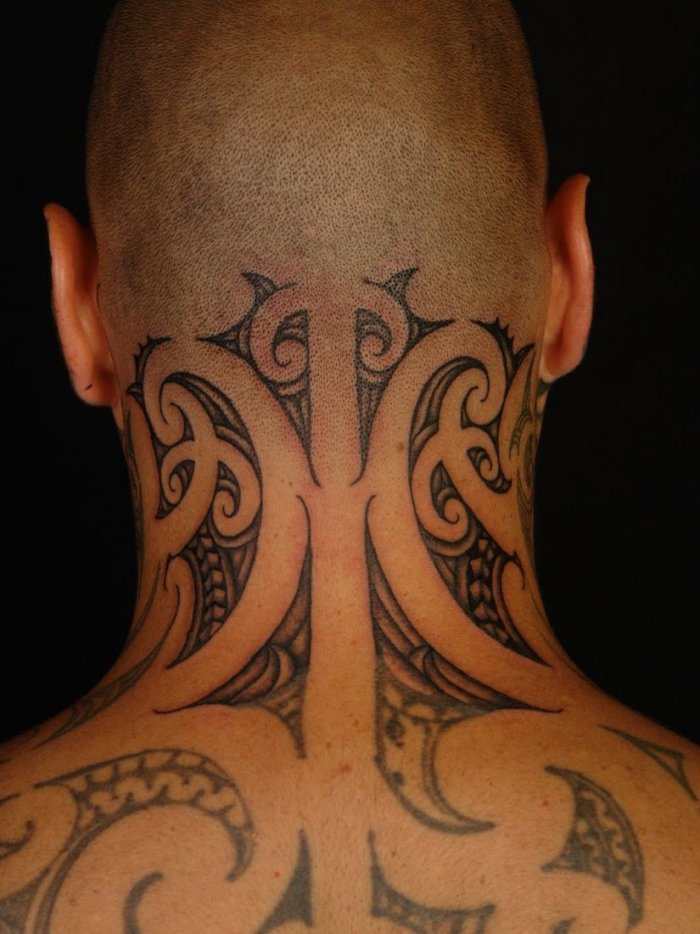 мужские татуировки на шее