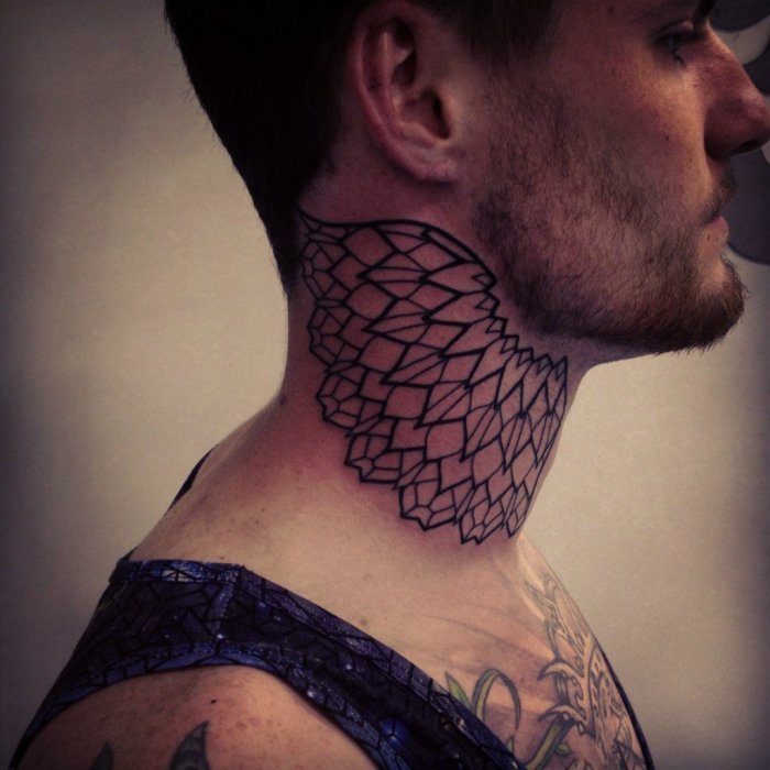 мужские татуировки на шее