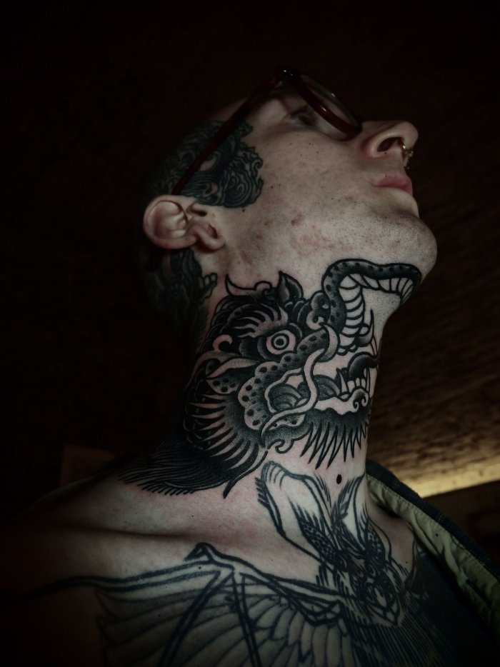 тату на шее